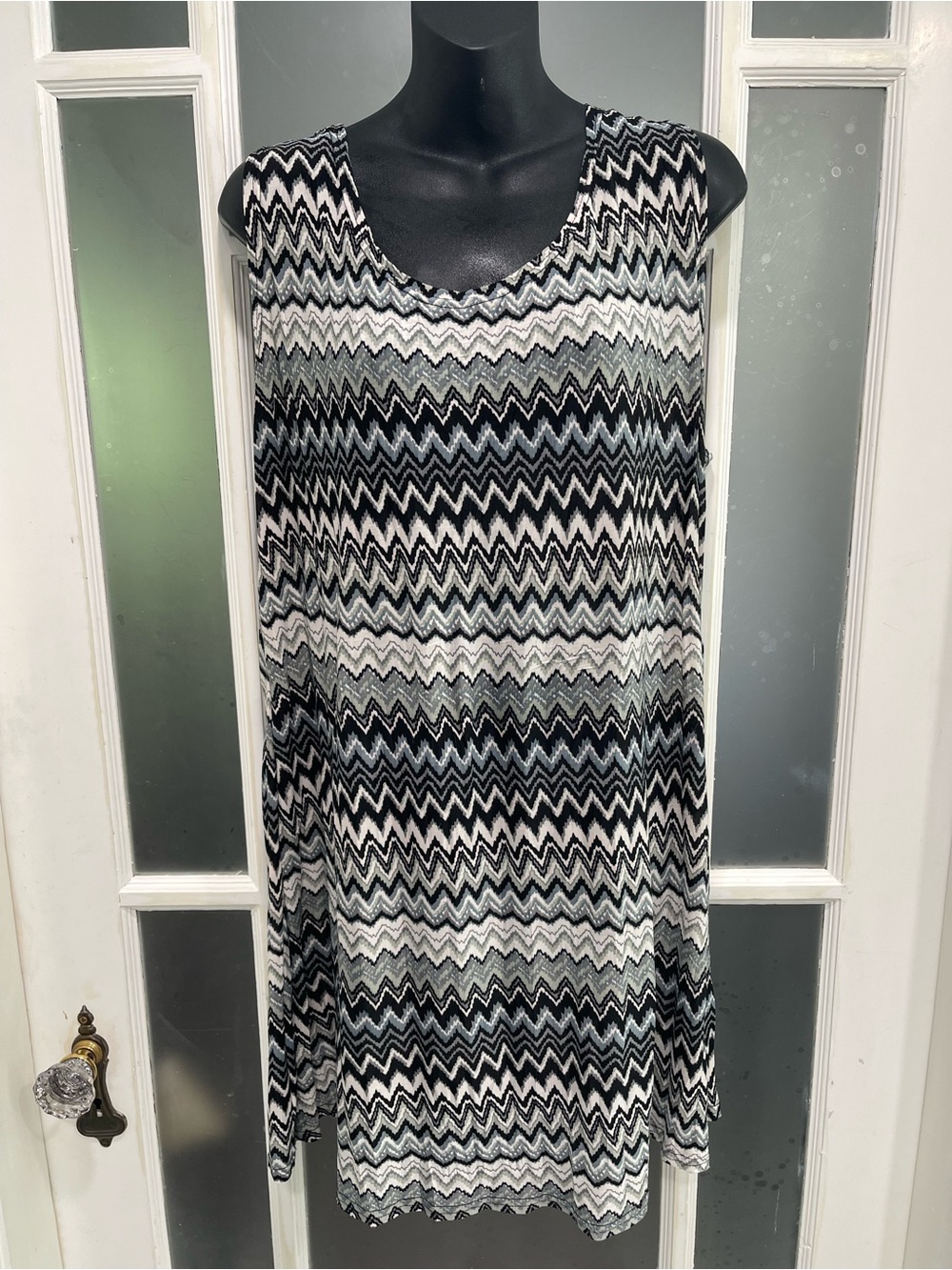 Sleeveless Zigzag Tunic Top - Black & White